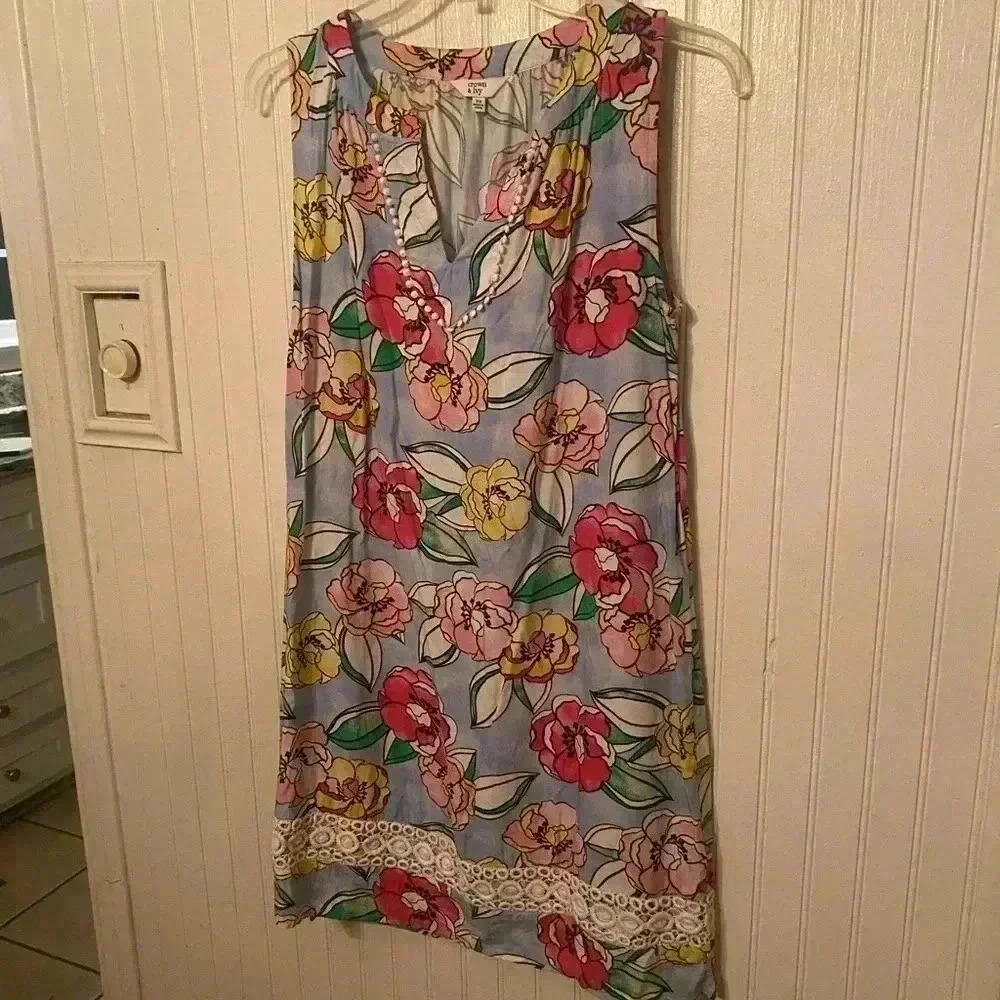 Nwot Crown & Ivy super lightweight dress
